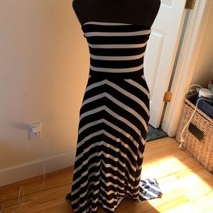 White House Black House Size Medium